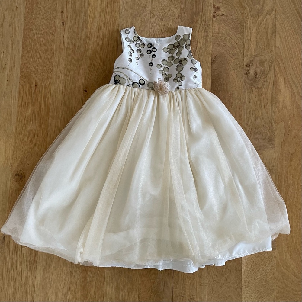 PiPPA & JULIE Elegant Ivory Tulle girls Dress.